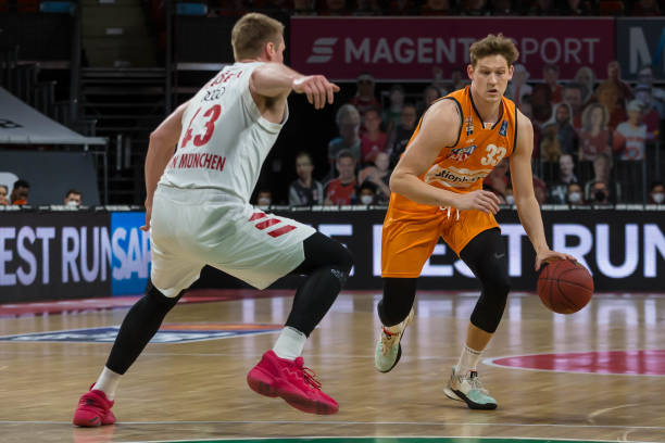 仍然处于职 仍然处于职