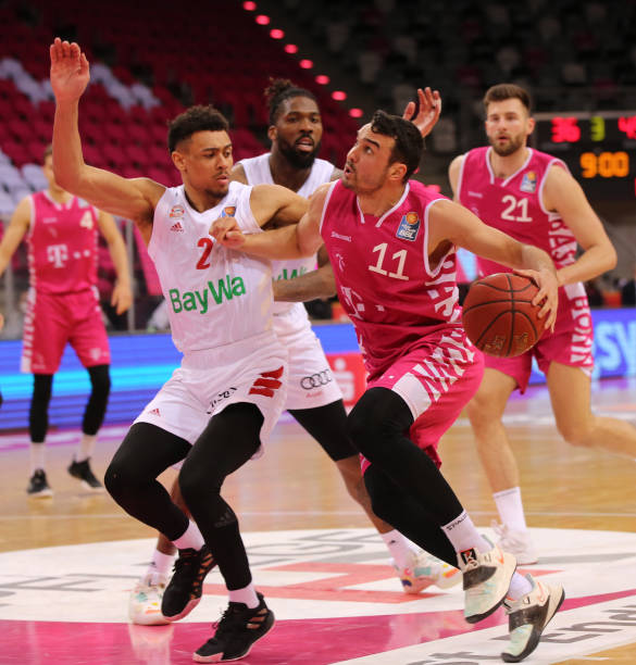 不断完善自 不断完善自